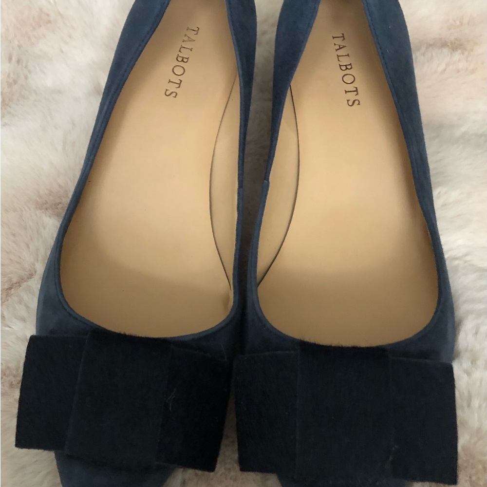 Talbots Women's Navy Blue Suede Kitten Heels with Navy Calf Hair Bow Size 9.5